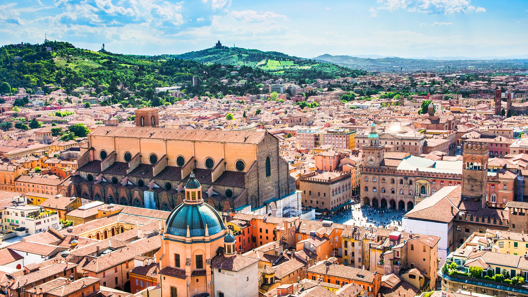 Fly to Bologna from December 1 Lyon Aéroport