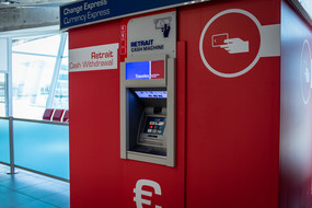 distributeur de billet Lyon Aéroport