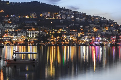 Destination Antalya ville nuit