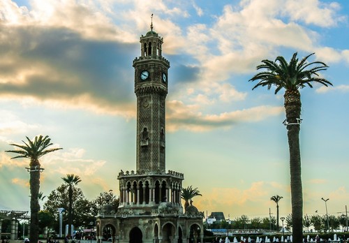 Destination Izmir Turquie minaret