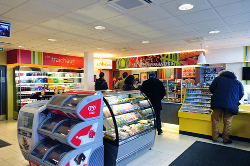 Station service total Lyon aéroport boutique