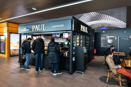 PAUL - Zone d'embarquement Terminal 2