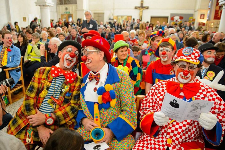 Londres_messe_des_clowns