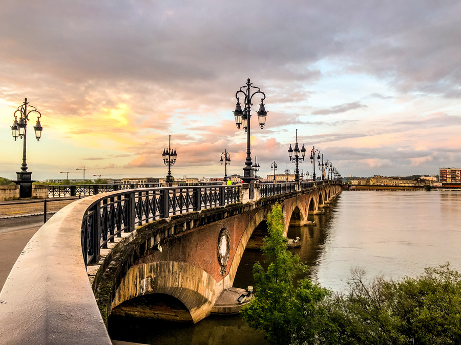 Vol Lyon Bordeaux à partir de 72€ A/R billet d'avion LyonBordeaux Lyon Aéroport Vol Lyon Bordeaux à partir de 72€ A/R billet d'avion LyonBordeaux Lyon Aéroport