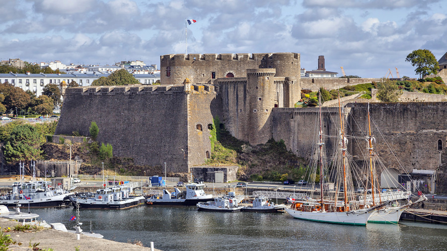 brest-header