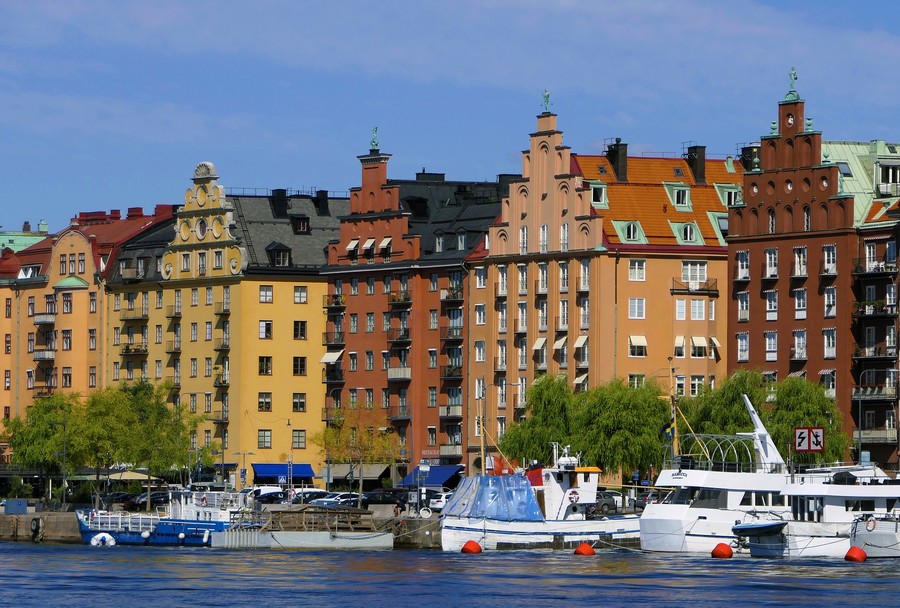 Vue de Stockholm depuis un bateau sur la mer