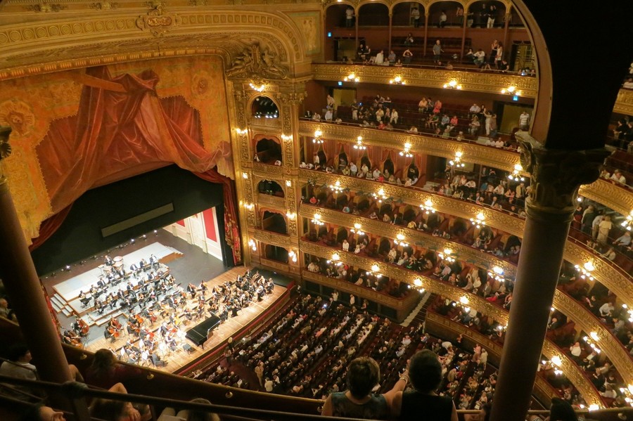 Concert musique classique orchestre à l'opéra