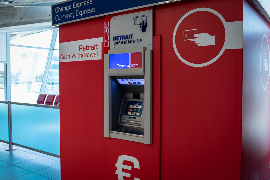distributeur de billet Lyon Aéroport