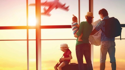 Voyageurs au terminal de l'aéroport